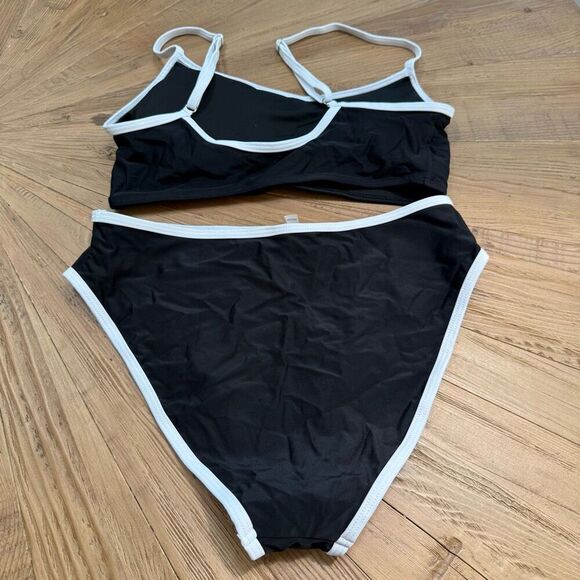 Black and white contrast high waisted bikini size medium - Picture 5 of 5